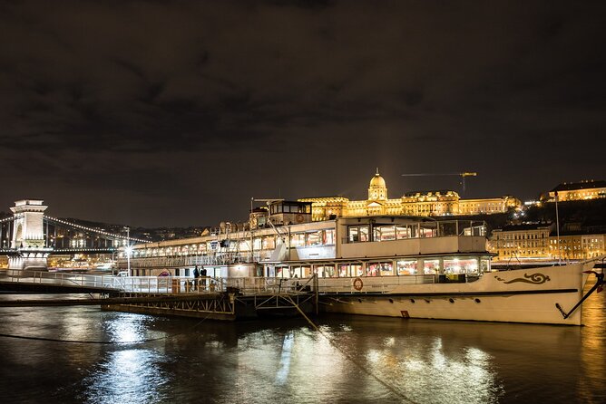 10PM Budapest Danube Cruise with Live Music & Food or Drinks - Why a 10pm cruise works so well in Budapest