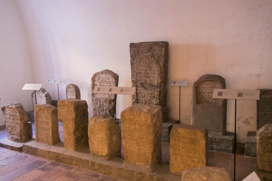 2 Hours Buda Castle Walking Tour - Walk with a Historian - Starting in Buda’s civilian quarter