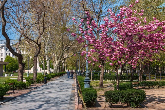 4 hours long private walking tour in Budapest - Crossing to Castle Hill and Fisherman’s Bastion