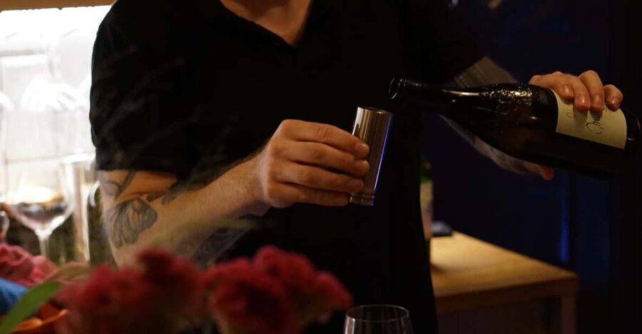 6-Tier Hungarian Wine Tasting at a Cozy Community Table - Why the 90-minute timing works well