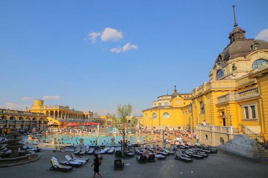 7 hour Budapest walking tour - Meeting your guide and setting the day’s priorities