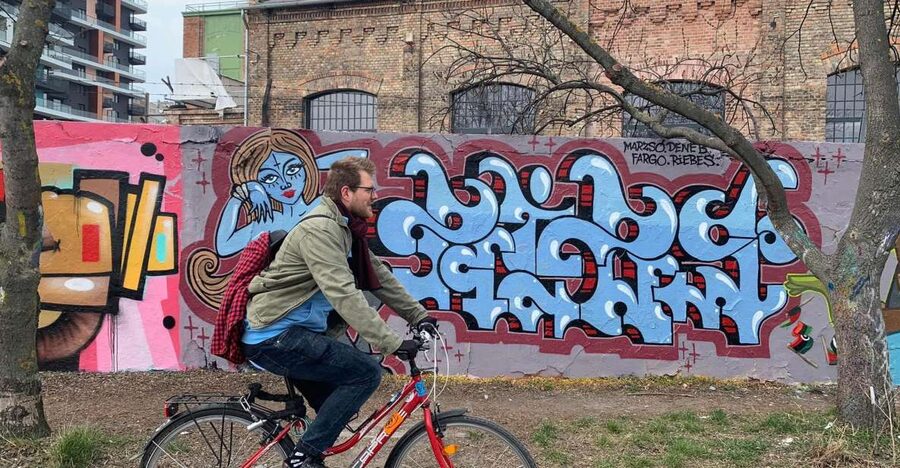 Alternative Bike tour: Graffiti Wall and Peace - Key points at a glance