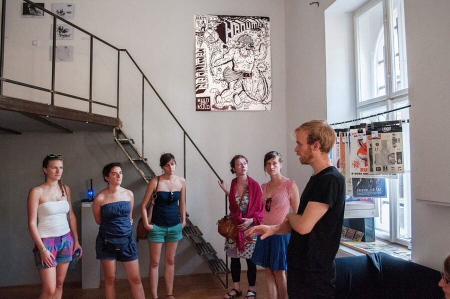 Alternative Budapest Walking Tour - Pace, comfort, and the two-and-a-half-hour schedule