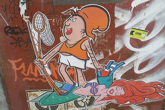 Alternative Street Art Free Walking Tour of Budapest - Why the small group improves the experience