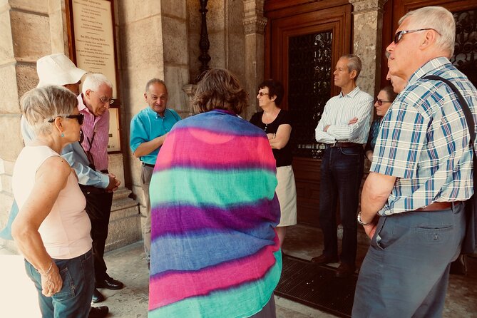 Bespoke Budapest Tour with Rivercruise - Coffee in an authentic café