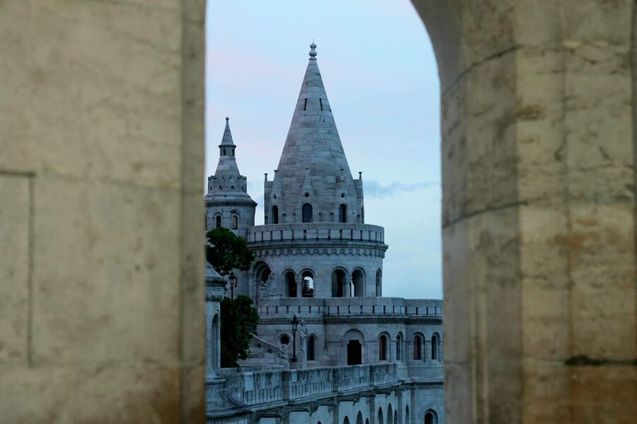 BloodThirsty Hungary: Walking tour & Dark Historical Stories - Ősforrás and the Zsolnay fountain