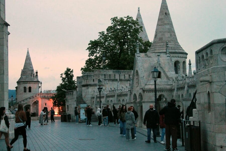 BloodThirsty Hungary: Walking tour & Dark Historical Stories - Sándor Palace, the Funicular, and Buda Castle