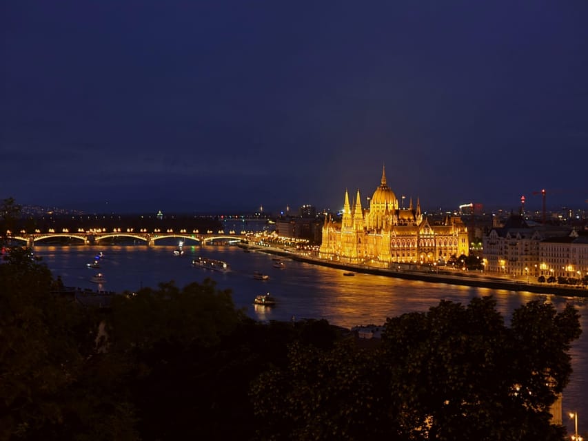 BloodThirsty Hungary: Walking tour & Dark Historical Stories - Matthias Fountain and the Royal Riding Hall