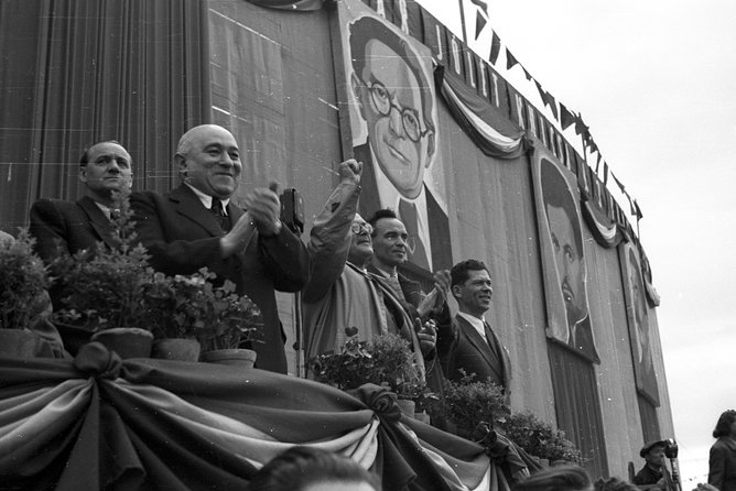 Born Under The Red Star - The History of Communism in Hungary - Private Tour - Liberty Square: Where Symbols Argue With One Another