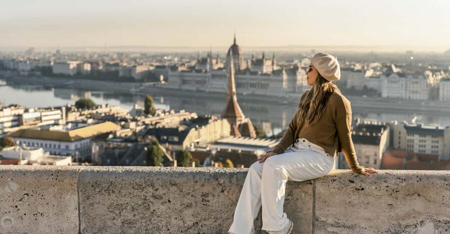 Buda Castle: Group photoshoot with a local guide - The photographs you receive within 48 hours