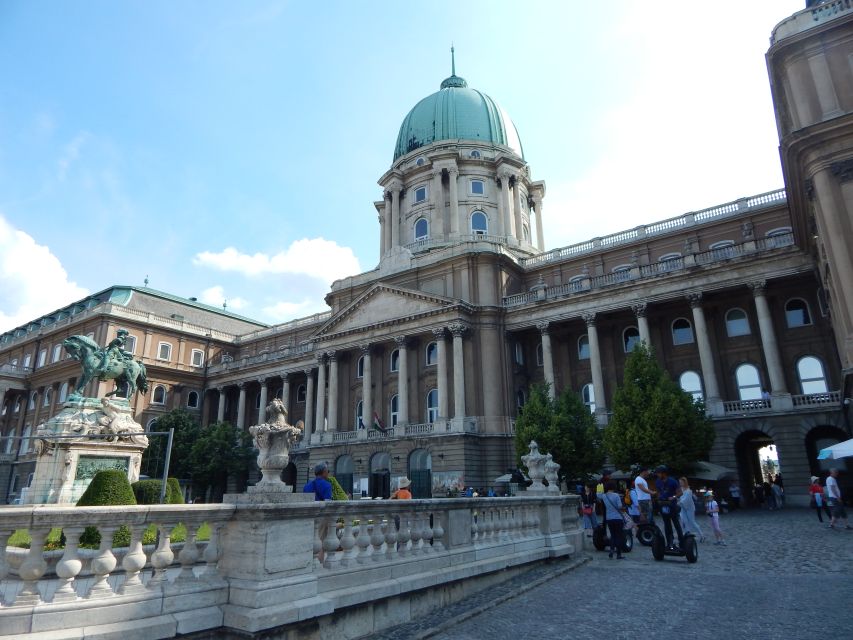 Buda Castle: Private Walking Tour - Four hours above the Danube
