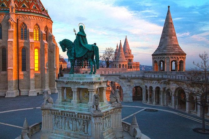 Buda Castle Walking Tour with Matthias church entry, Cake&Coffee - Cake, coffee, and a proper afternoon pause