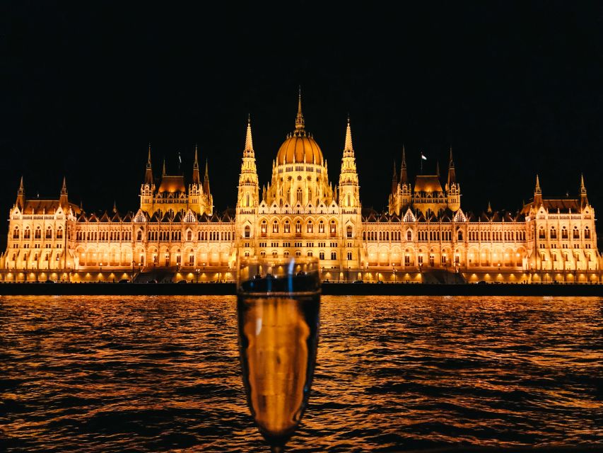 Budapest: 1-Hour Evening Sightseeing Cruise with Drink - The Drink, Audio Guide, and Onboard Comfort