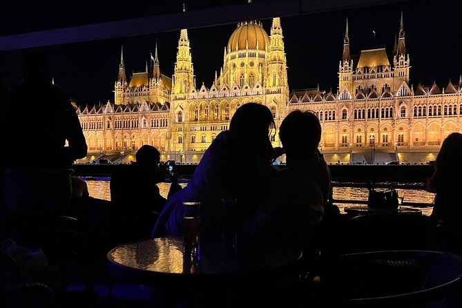 Budapest: 1-Hour Highlights Cruise with Welcome Drink - Buda Castle and Castle Garden from the River