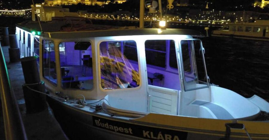 Budapest: 1-Hour Private Boat Cruise - The Hungarian Academy of Sciences and Parliament