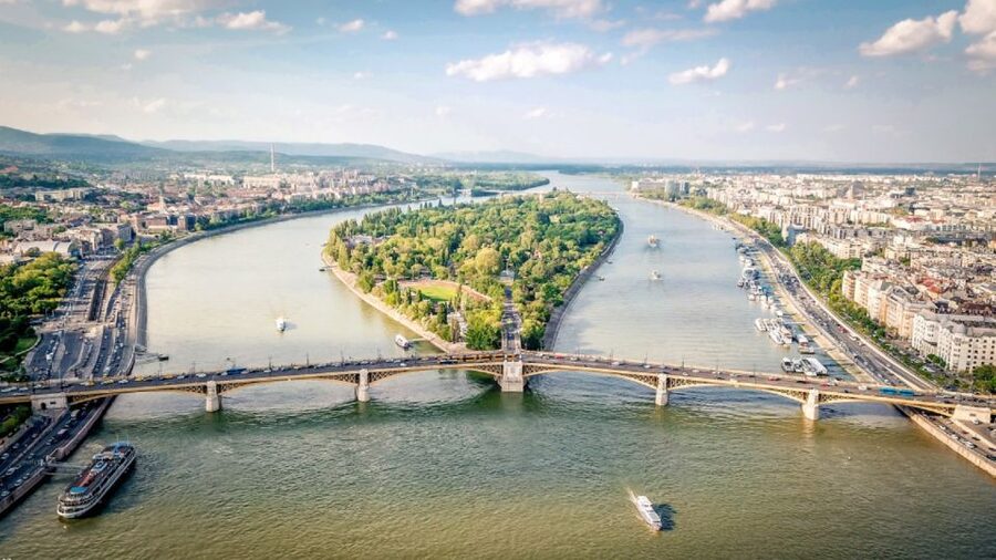 Budapest: 1-hour Sightseeing Danube River Cruise - The southern route past universities and the market hall