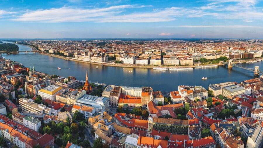 Budapest: 1-hour Sightseeing Danube River Cruise - Daytime views or Budapest after dark?