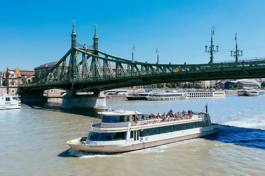 Budapest: 1-hour Sightseeing Danube River Cruise - Parliament and the first stretch upriver