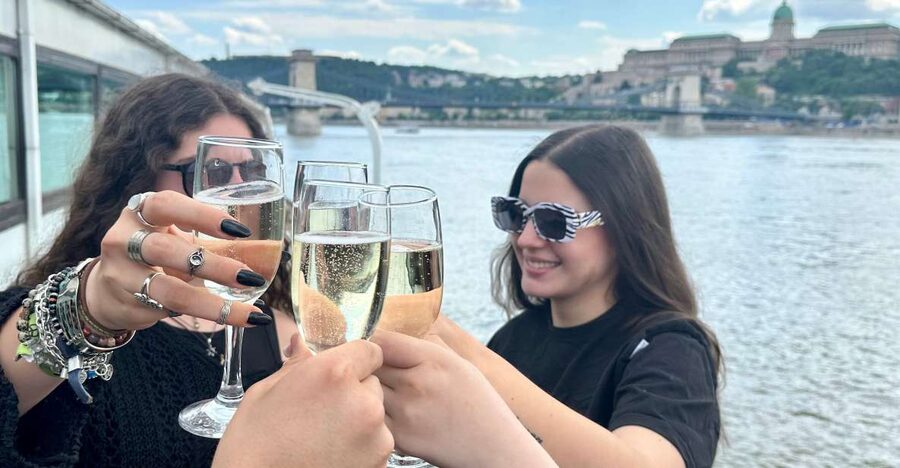 Budapest: 1 hr Sunshine Booze Cruise with Prosecco - Parliament Building from the river
