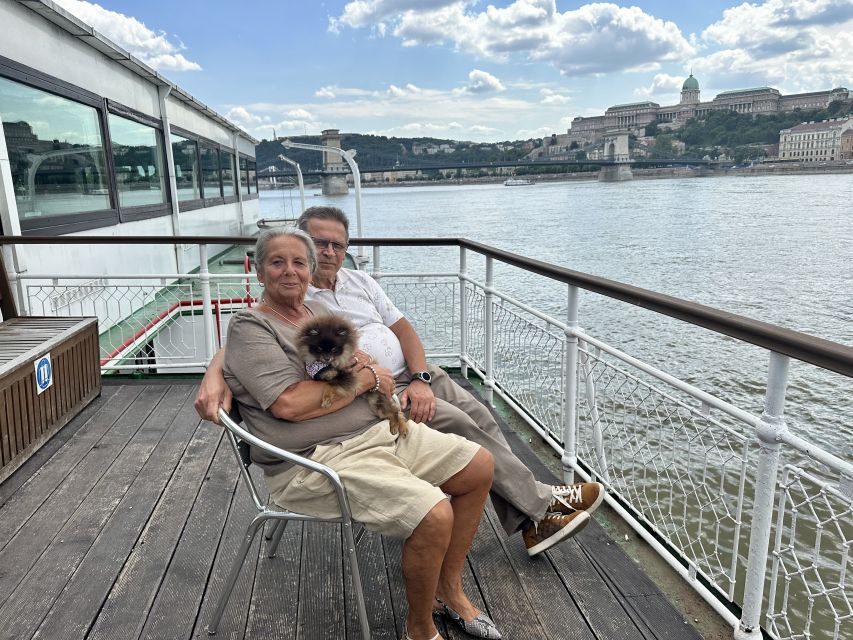 Budapest: 1 hr Sunshine Booze Cruise with Prosecco - Is the Gróf Széchenyi comfortable?