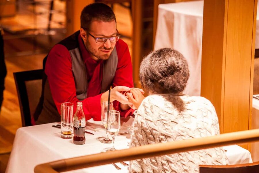 Budapest: 2-Course Dinner for 2 on a Boat Restaurant - Key points to know before booking