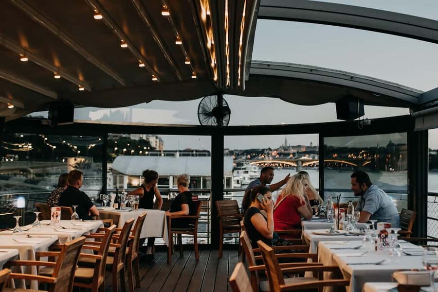 Budapest: 2-Course Dinner for 2 on a Boat Restaurant - Arriving at the Vogue boat restaurant