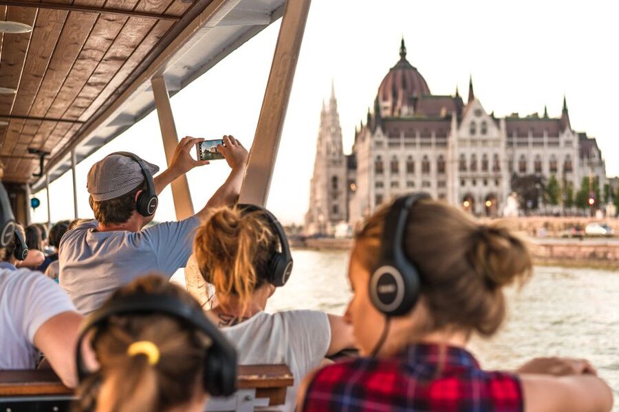 Budapest: 3-hour City Tour with Castle Walk + 1-hour Cruise - Who should book this Budapest tour?