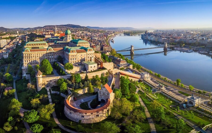Budapest: 3-hour City Tour with Castle Walk + 1-hour Cruise - Castle Hill and Fisherman’s Bastion