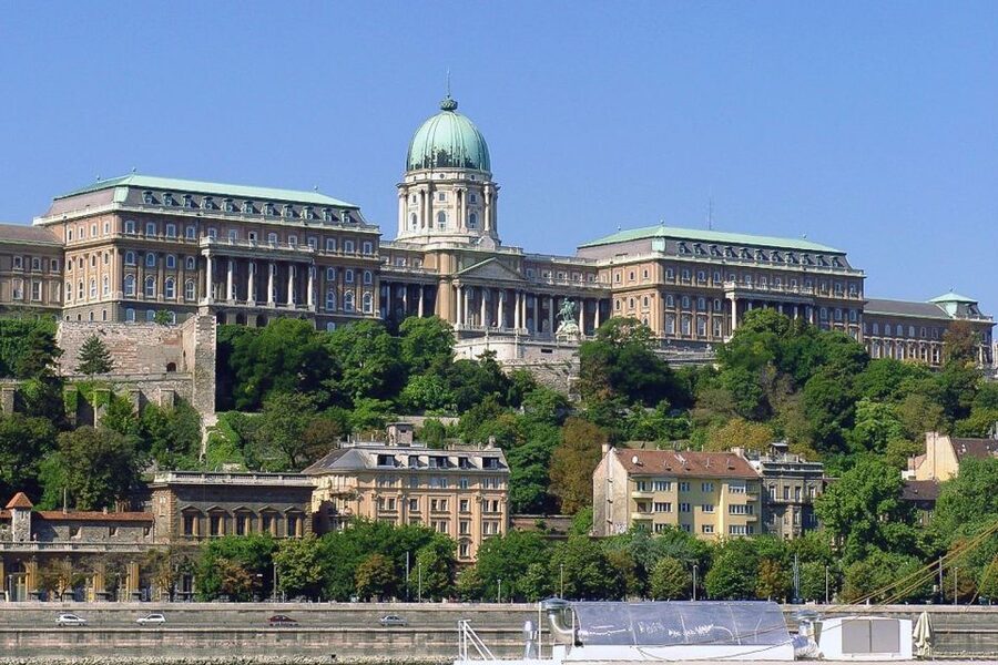 Budapest: 3-Hour Grand City Tour and Castle Walk - What the guides add