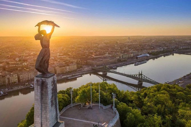 Budapest: 3-Hour Live-guided Bus Tour and 1-hour River Cruise - Starting in central Pest