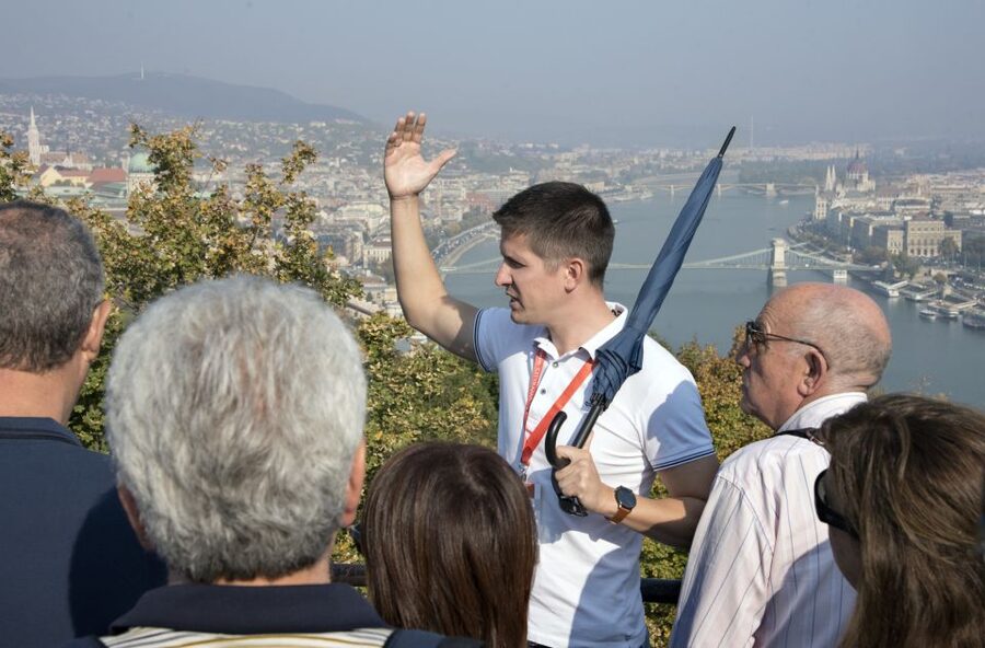 Budapest: 3-Hour Live Guided Sightseeing Tour - Crossing the Danube on Elizabeth Bridge