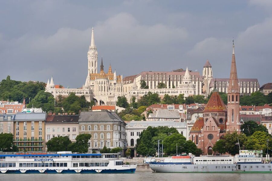 Budapest 3-Hour Walking Tour in Italian - Pest gives you the city’s grand front door