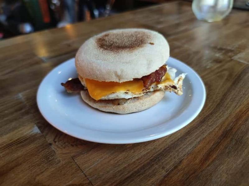 Budapest: 4-hour Bottomless Brunch w/ Cocktails & Craft Beer - Arriving at Ruin Brew in Budapest’s Jewish Quarter