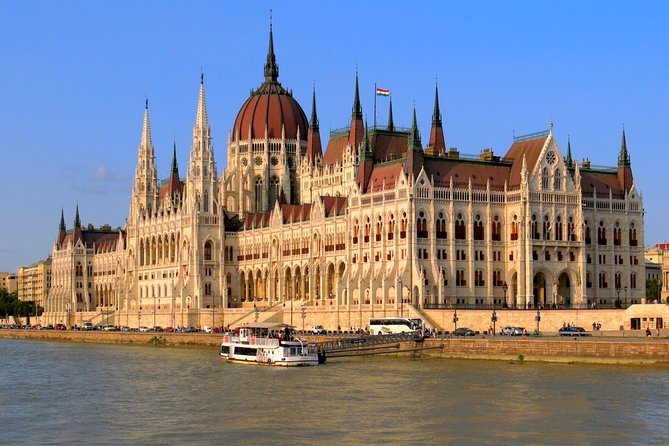 Budapest Airport Transfers: Budapest Airport BUD to Budapest City in Luxury Van - How the arrival process should feel