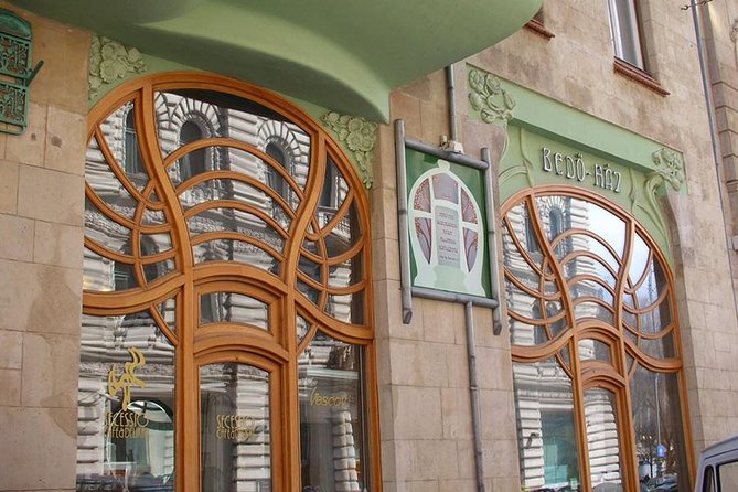 Budapest Art Nouveau Walking Tour - Thonet House and the colorful world of Zsolnay ceramics