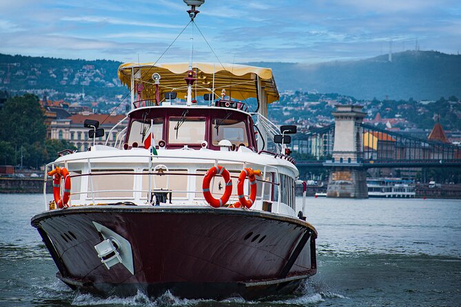 Budapest Audio Guide Cruise with Day, Sunset and Night Options - Getting the best seat on board