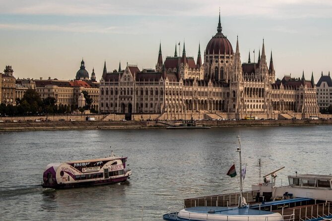 Budapest Audio Guide Cruise with Day, Sunset and Night Options - Comfort, service, and crowding