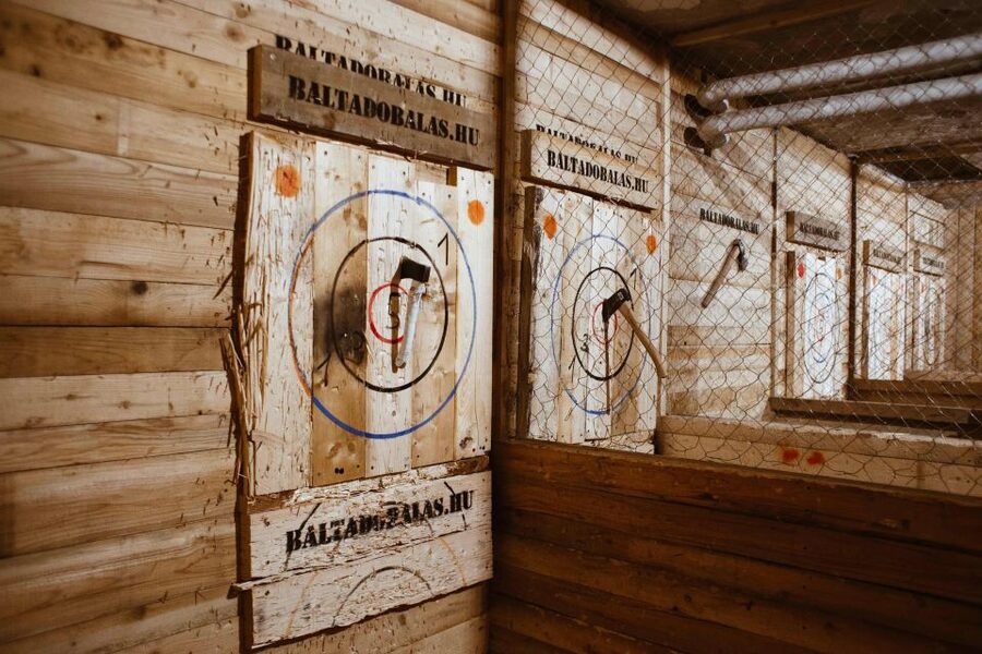 Budapest: Axe Throwing Experience - Competitive games that turn practice into a contest
