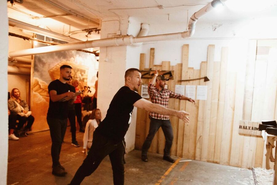 Budapest: Axe Throwing Experience - The first 10 minutes: safety, stance, and your first throw