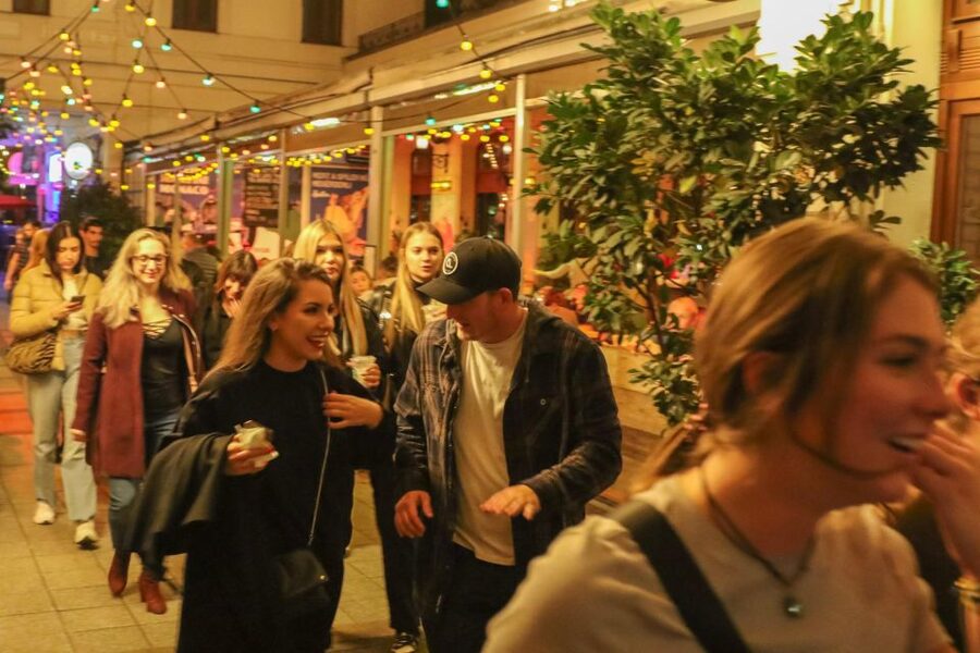 Budapest: Bar Crawl Tour with Local Drinks - The guides are the real difference