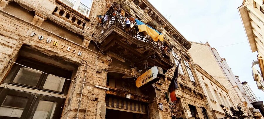 Budapest: Best of Downtown and Jewish Quarter Tour - Entering Budapest’s Jewish Quarter