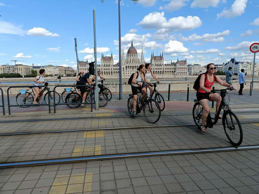 Budapest Bike Tour with a Hungarian Goulash - Goulash at the middle of the ride