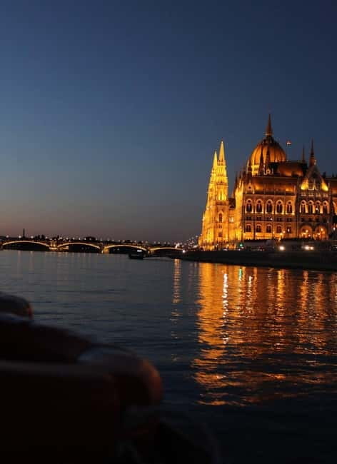 Budapest: Boat Cruise with Personal Guide and Drink - Key points to know before you book