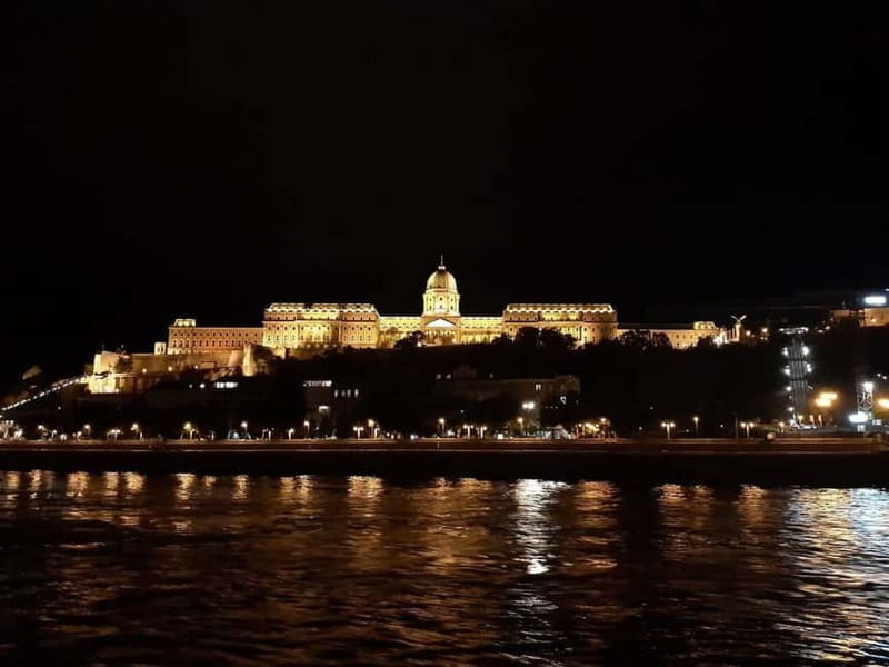 Budapest: Boat Cruise with Personal Guide and Drink - Practical details that can make or break the evening