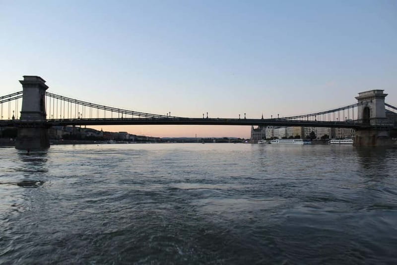 Budapest: Boat Cruise with Personal Guide and Drink - What the personal guide adds to the boat ride