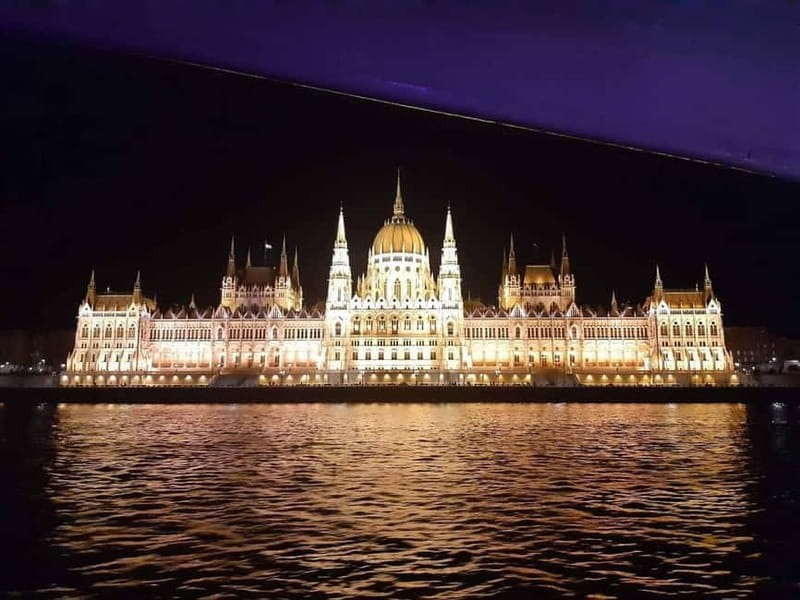 Budapest: Boat Cruise with Personal Guide and Drink - Photography from the water