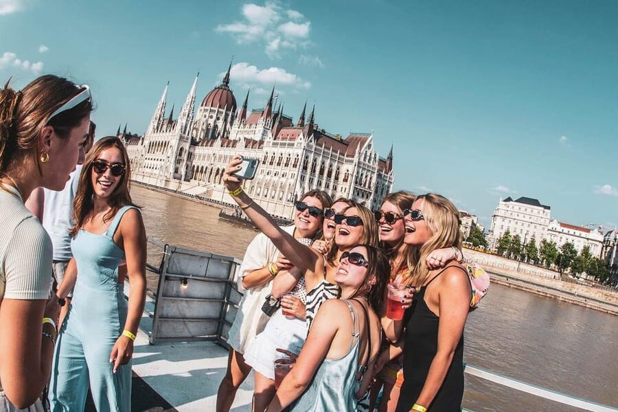 Budapest: Boat Party with option of Unlimited Drinks - Why a Danube night cruise works so well