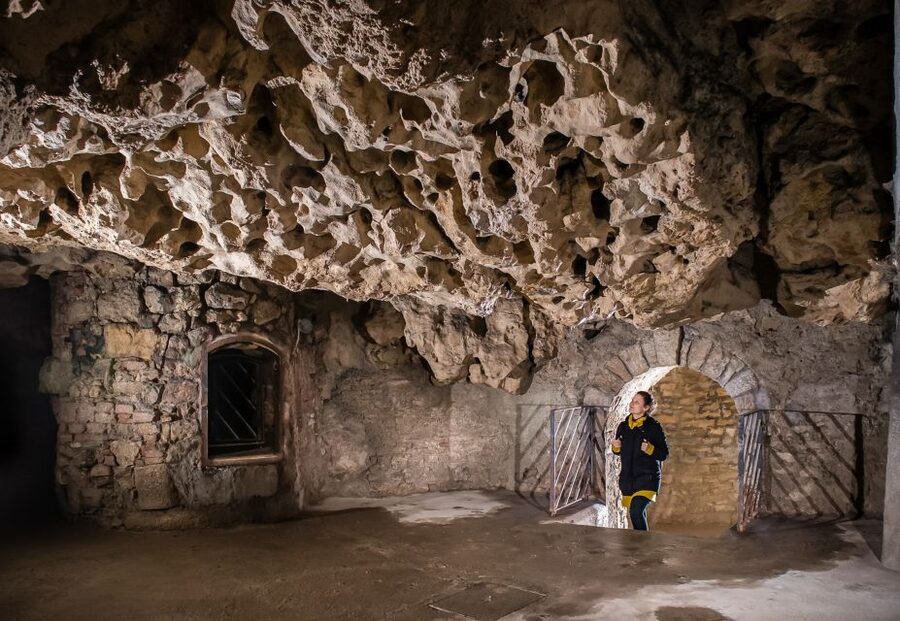 Budapest: Buda Castle Cave Tour - What the guide adds to the experience