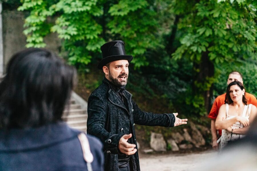 Budapest: Buda Castle District Vampires and Myths Night Tour - The House of Houdini and a change of mood