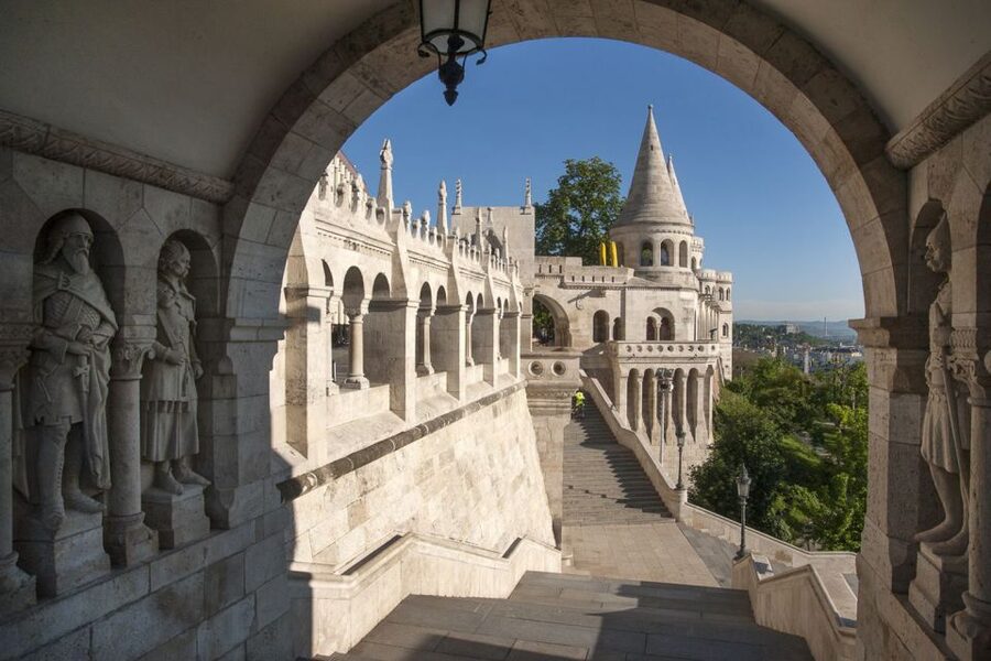Budapest: Buda Castle District Walking Tour - Meeting at the Holy Trinity Column